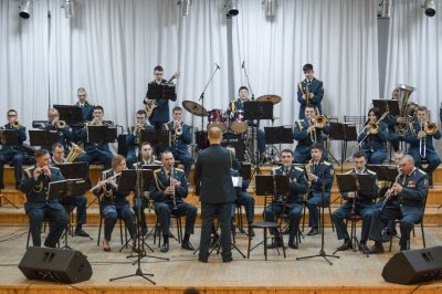 Военный оркестр выступил в Колледже культуры и искусств СКГИИ