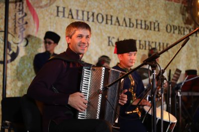 Мурат Малкаров на открытии юбилейного концертного сезона Национального оркестра Калмыкии