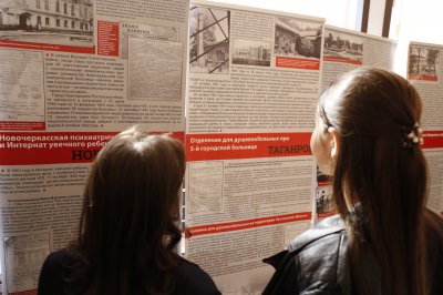 Выставка о жертвах нацистов "Помни о нас" открыта в Северо-Кавказском государственном институте искусств