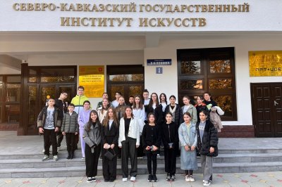 Школьники посетили постановку «Эхо террора» в СКГИИ