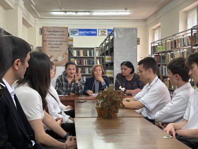 На открытии литературного клуба 