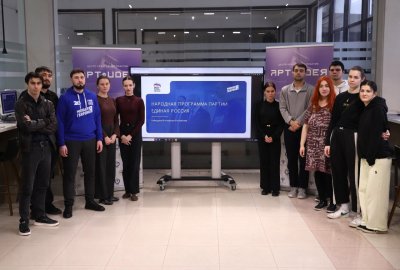 Представители «Молодой гвардии» рассказали студентам СКГИИ о проекте «ПолитЗавод» 