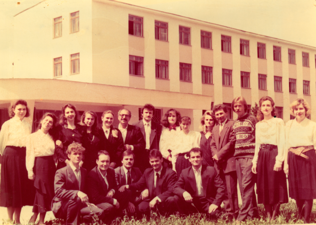 май 1993 г., Нальчик, СКГИИ.png