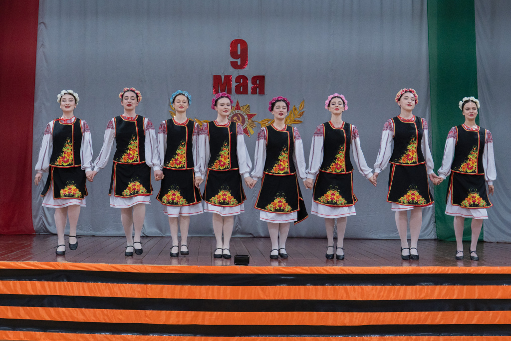 молдавский танец.JPG